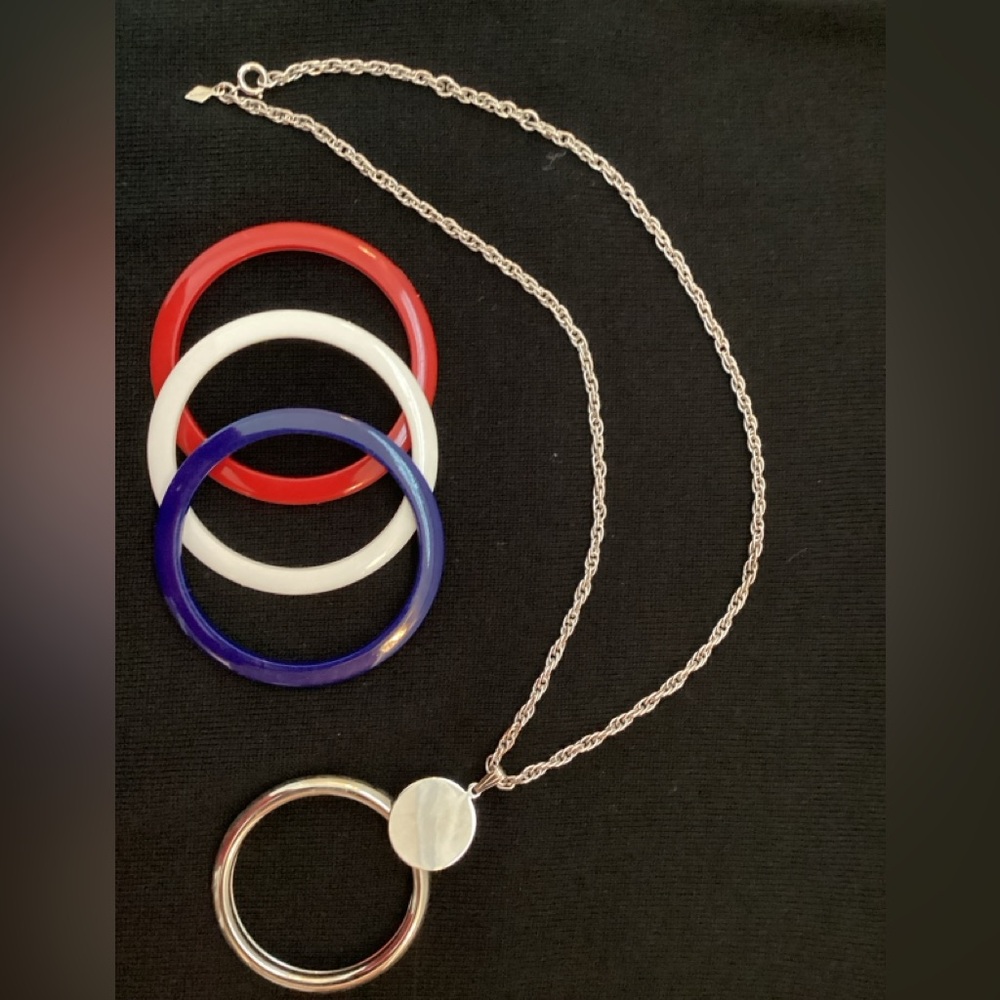 Sarah Coventry, Spangles Bangles necklace
